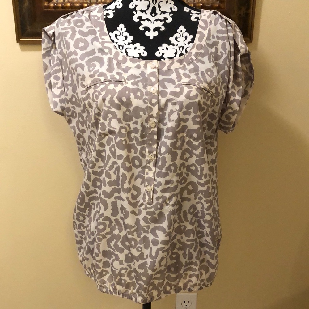 LOFT Leopard print lightweight, short sleeve epaulet’s trim, elastic hem top